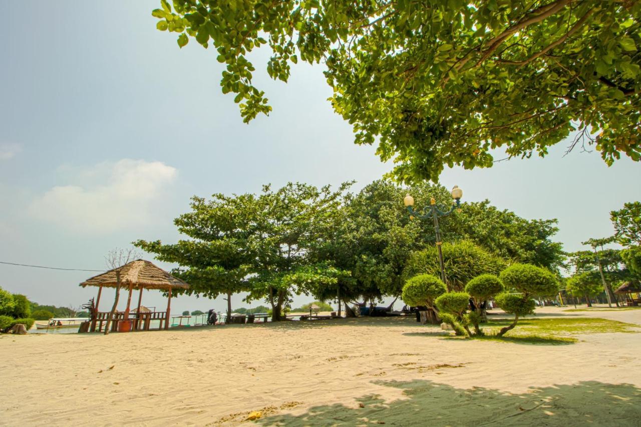 Guerilla Dive Lodge Pulau Pari Jakarta Buitenkant foto