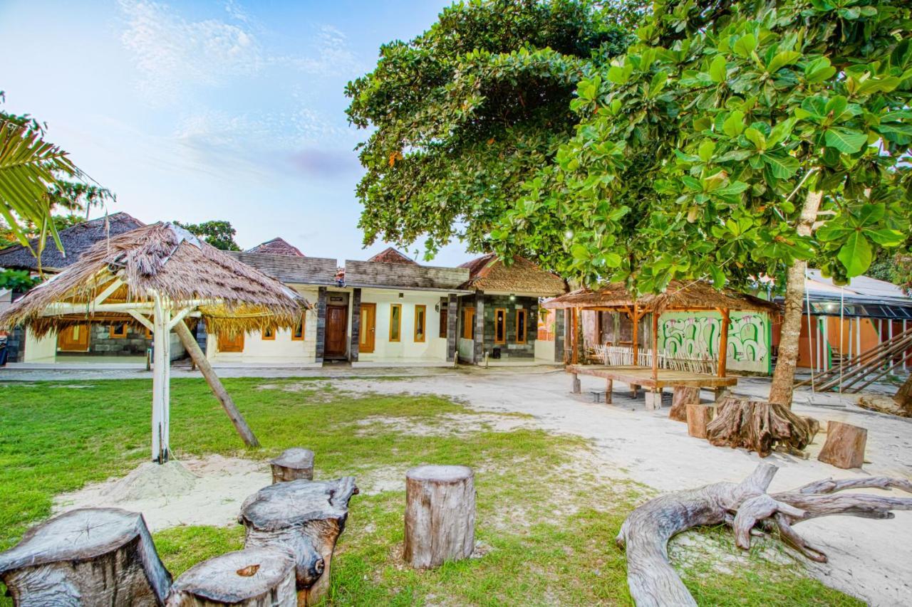 Guerilla Dive Lodge Pulau Pari Jakarta Buitenkant foto