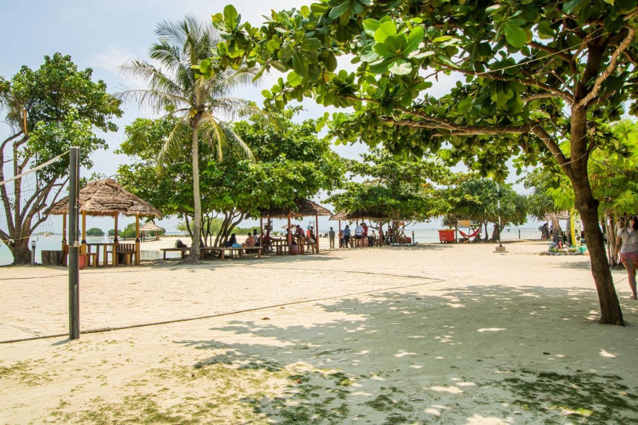 Guerilla Dive Lodge Pulau Pari Jakarta Buitenkant foto